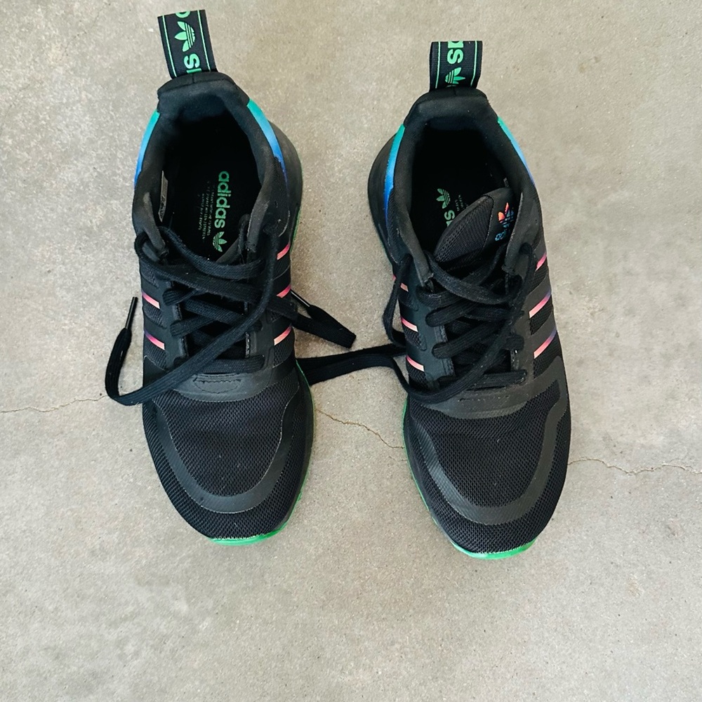 Adidas Black Sneakers Size 5.5 youth pre owned - Picture 2 of 9